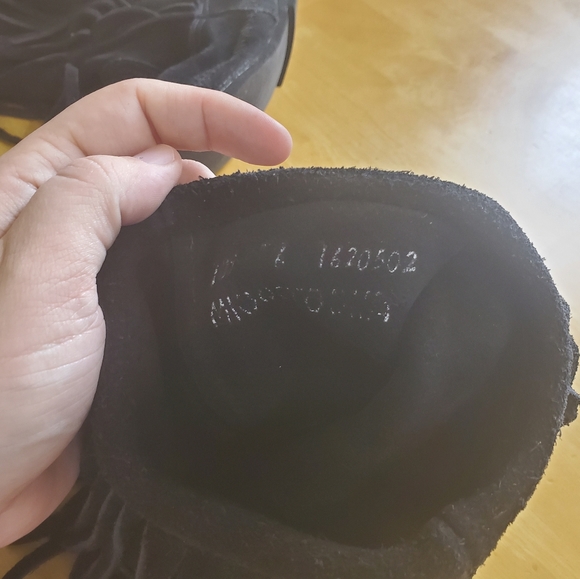 Minnetonka Black Suede Fringe Moccasin Boots SZ 7 - Picture 8 of 8